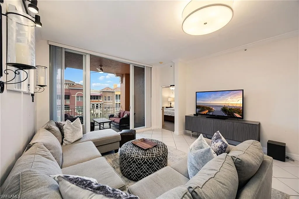 2 bed, 2.0 bath, 1344 sqft, $9,000 — Photo 2