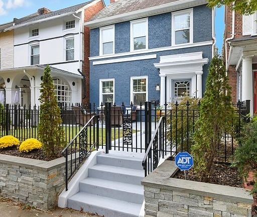4th image of 2327 Maplewood Ave