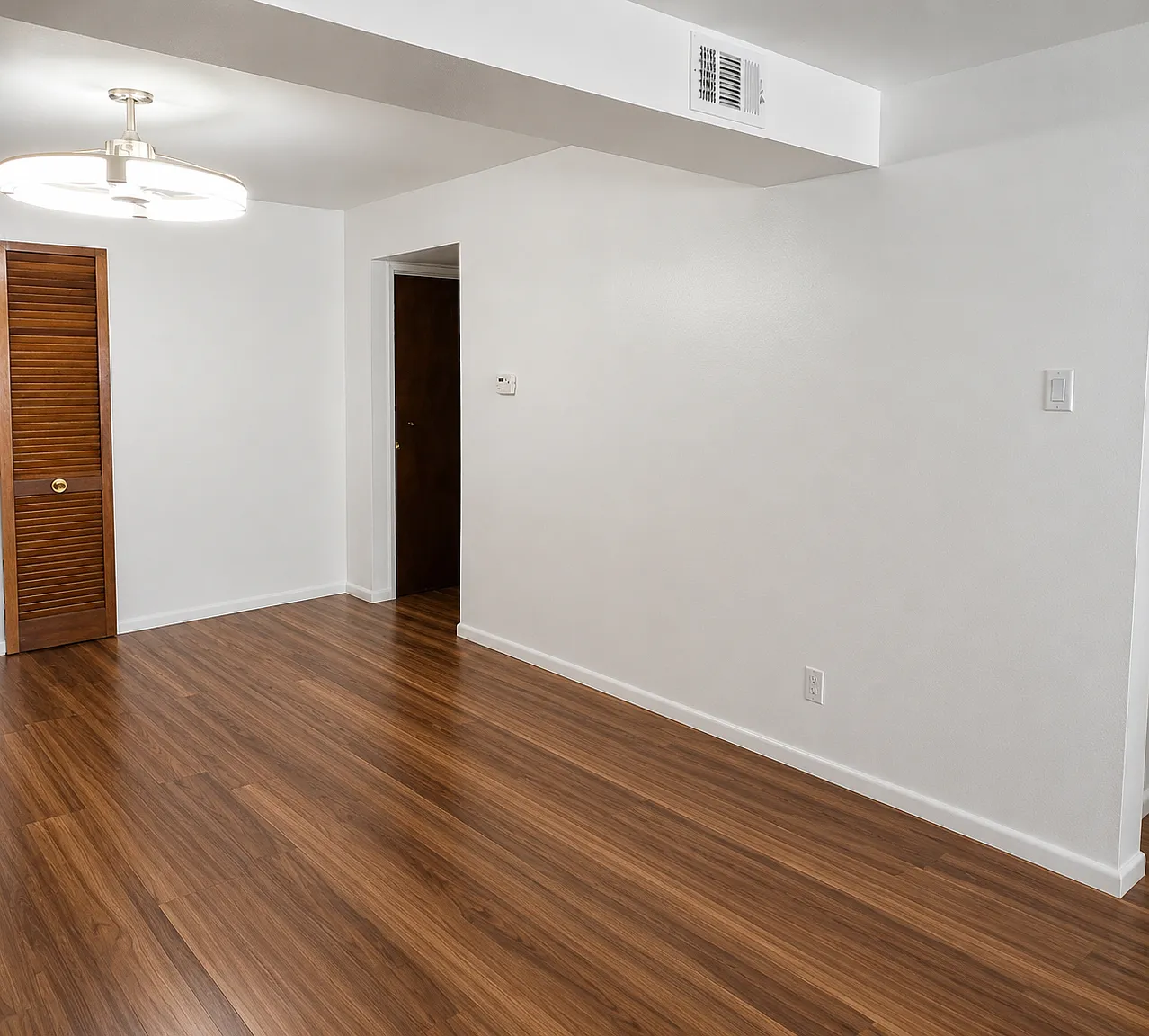 3 bed, 1050 sqft, $1,800 — Photo 4