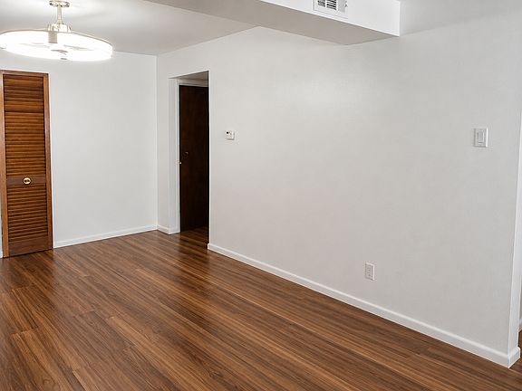 4th image of 618 Broadmoor Dr #X