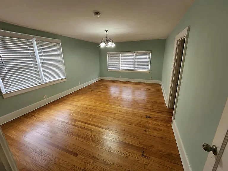 4300 Lonsdale Dr — Photo 16