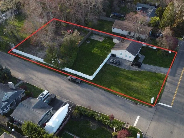 288 Vanderbilt Boulevard, Oakdale, NY 11769