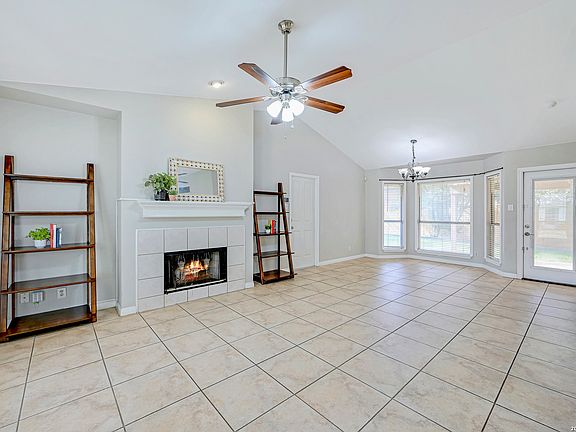 4th image of 16757 Henderson