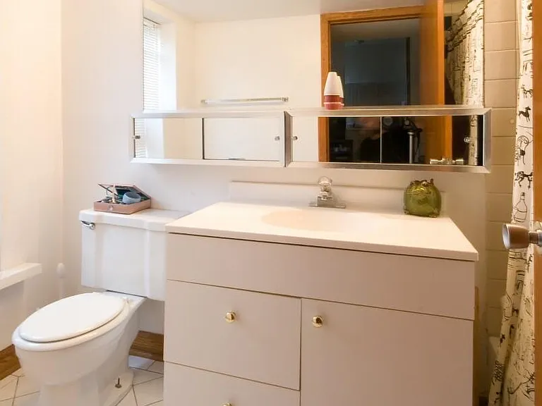 611 W Briar Pl #102 — Photo 2