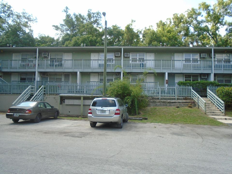 1st image of 920 SW Depot Ave APT 7