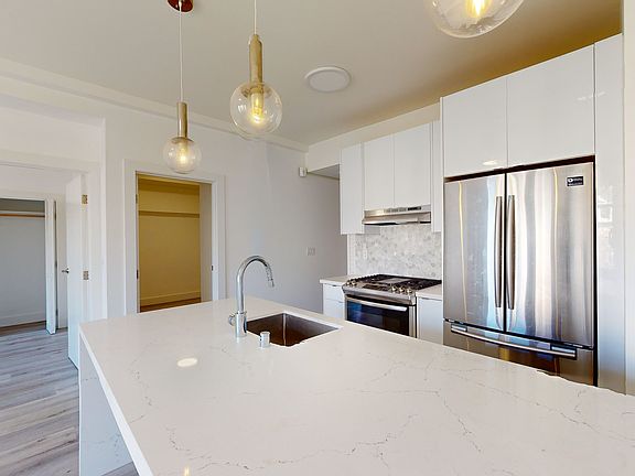 3rd image of 1803 California St #301