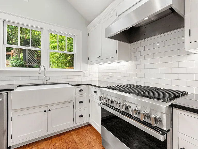 700 Berne St SE — Photo 13