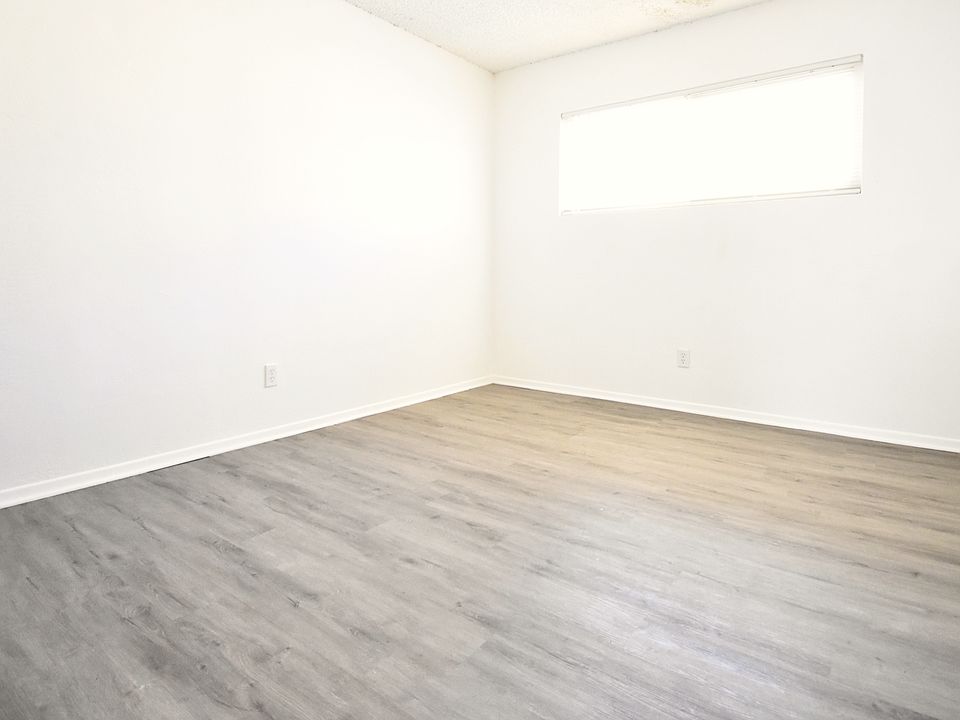 Back Bedroom Picture 2