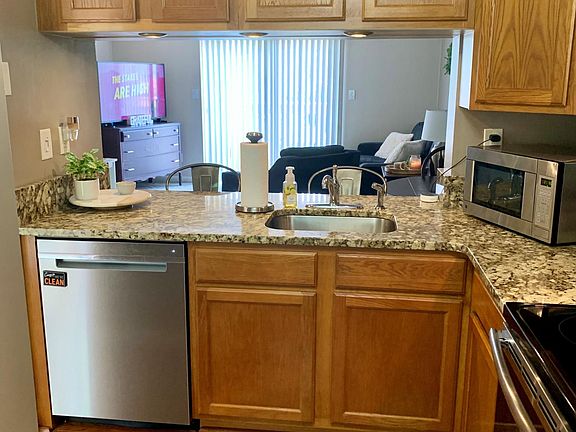 3rd image of 222 Shadowlawn Cir