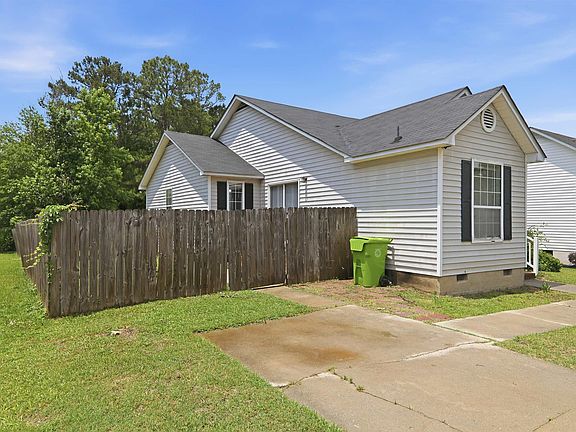 3rd image of 1227 Lykes Ln