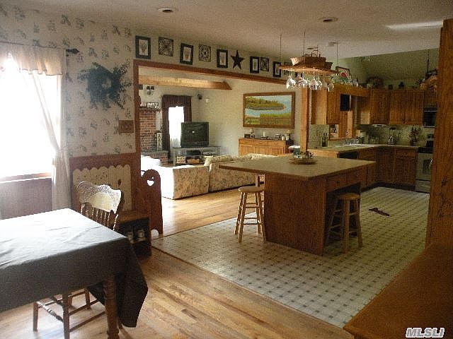 2nd image of 4 Eisenhower Dr