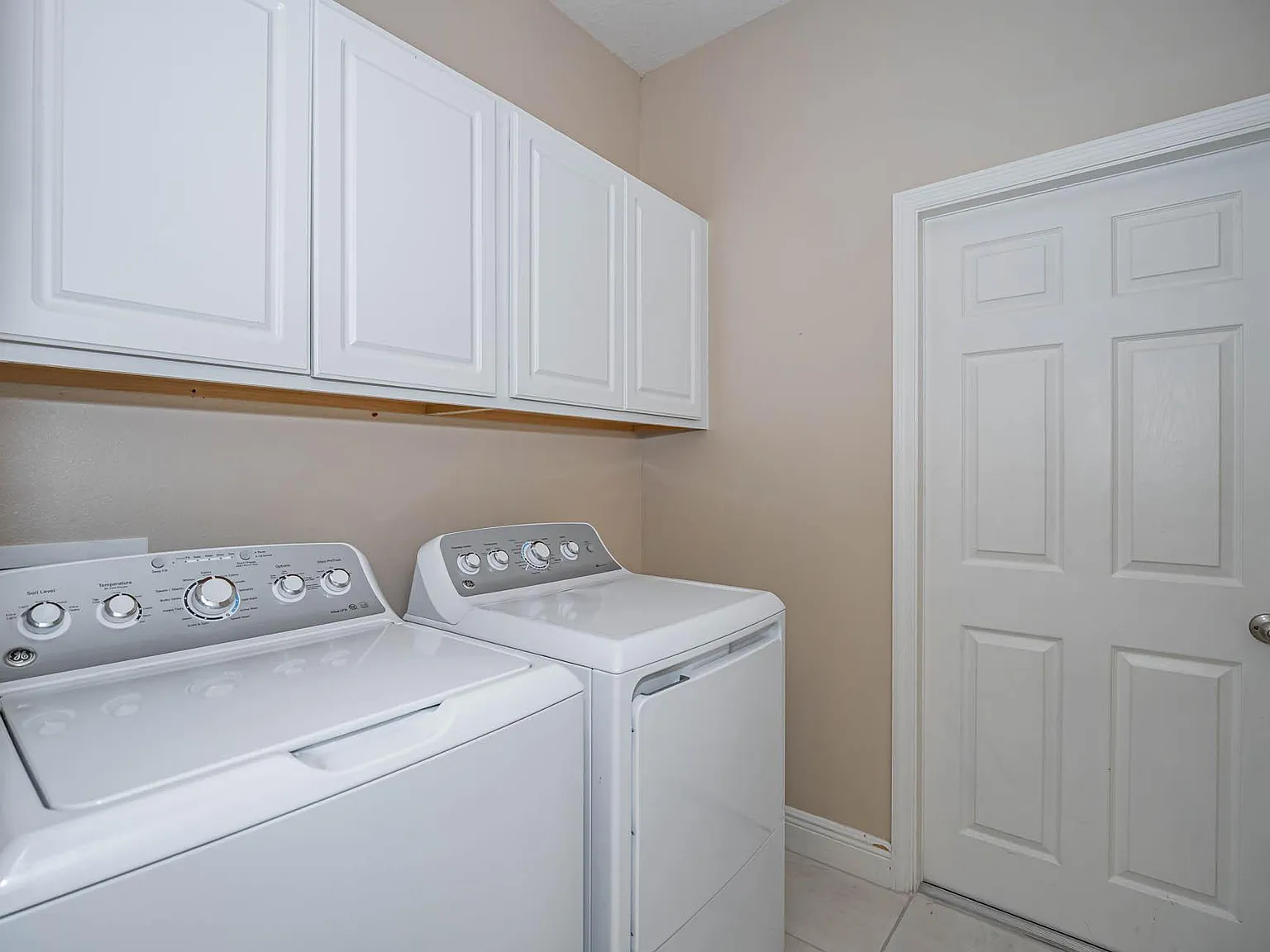 4 bed, 2108 sqft, $3,650 — Photo 2