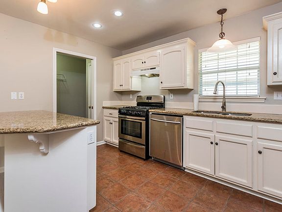 5th image of 209 Sundown Dr