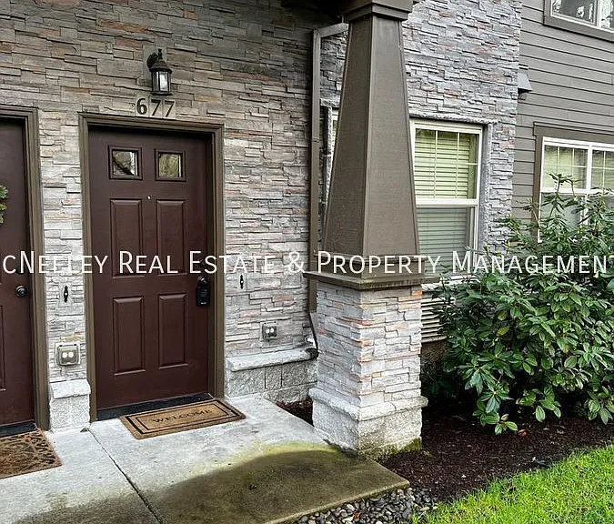 677 NE Garswood Ln — Photo 1