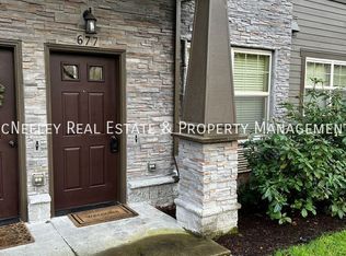 677 NE Garswood Ln, Hillsboro, OR 97006