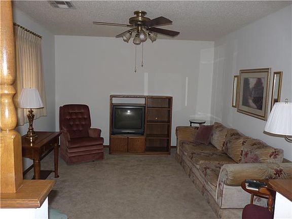2nd image of 213 Tanglewood Ct