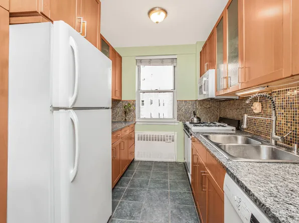 3725 Henry Hudson Parkway West image 8 of 16