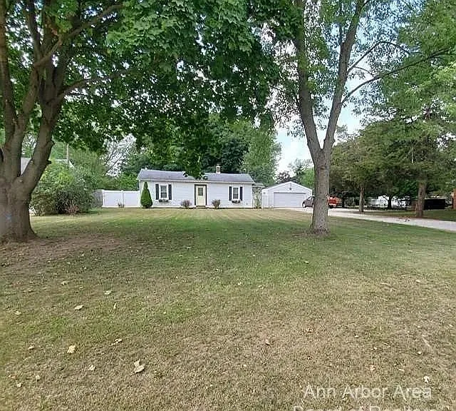 611 S Occidental Rd — Photo 1