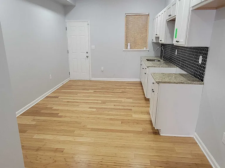 545 N Pulaski St — Photo 5