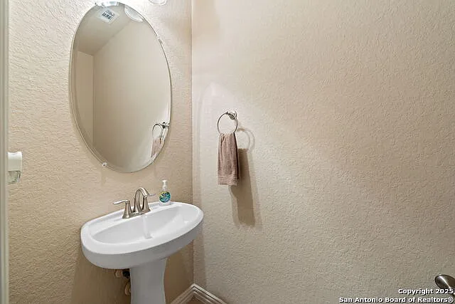8726 Hideout Bnd — Photo 18