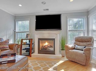 17 Nutmeg Ct, Tinton Falls, NJ 07753