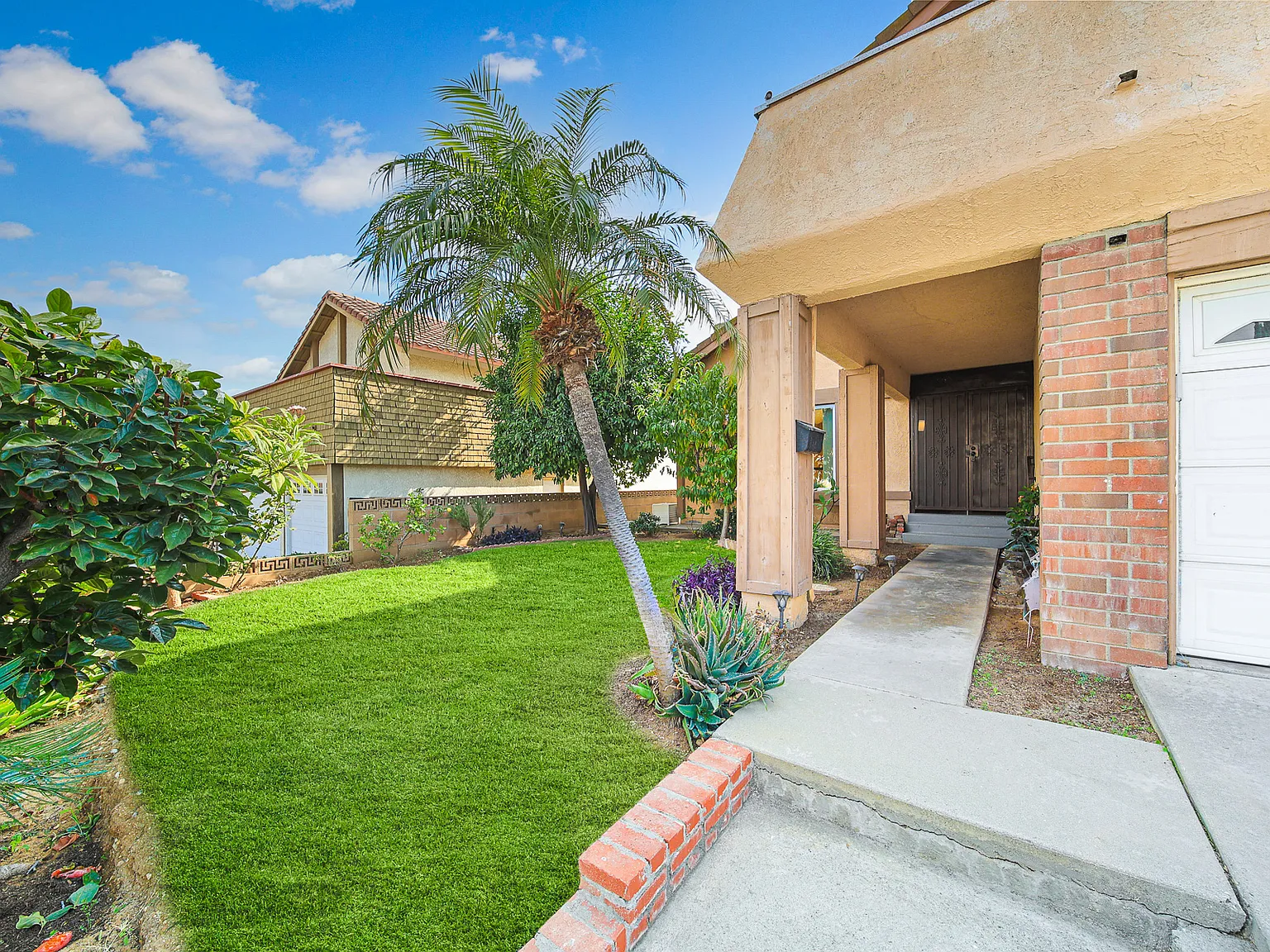 4 bed, 2445 sqft, $5,200 — Photo 3