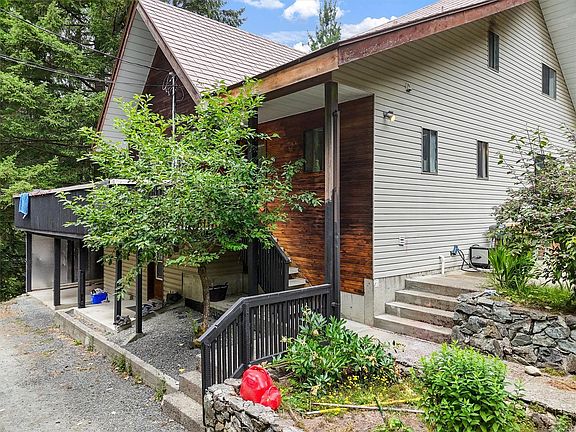 5th image of 2099 Shawnigan Lake Rd