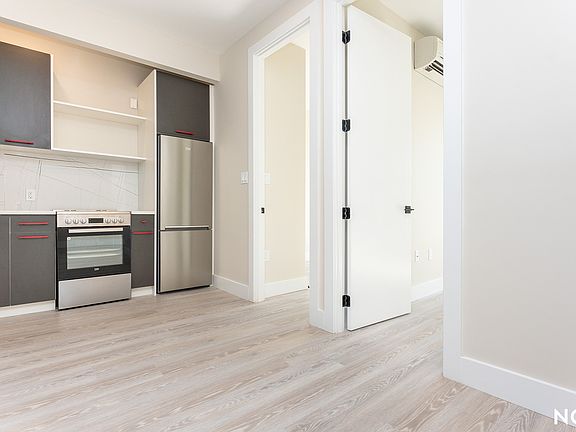 3rd image of 379 Knickerbocker Ave #3F