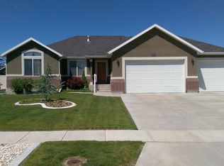 1977 N 2700 W, Clinton, UT 84015
