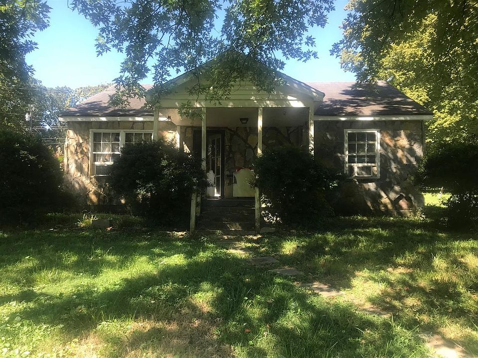 1st image of 586 Phelps St