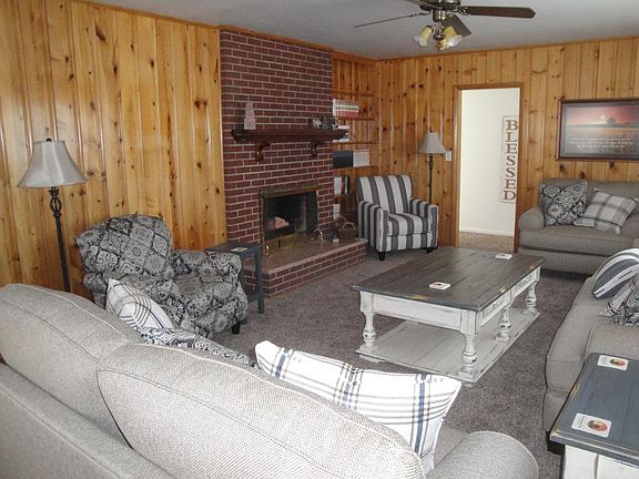 18x14 lIving room. (Furniture not included).