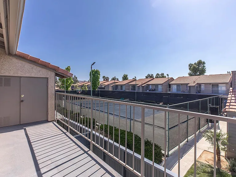 Sierra Vista — Photo 43