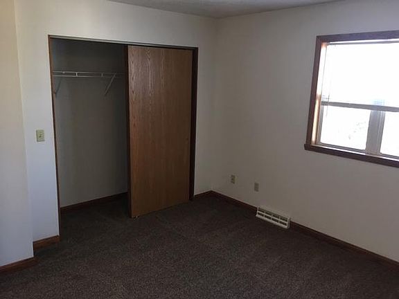 4th image of 1405 Brookwood Village Dr