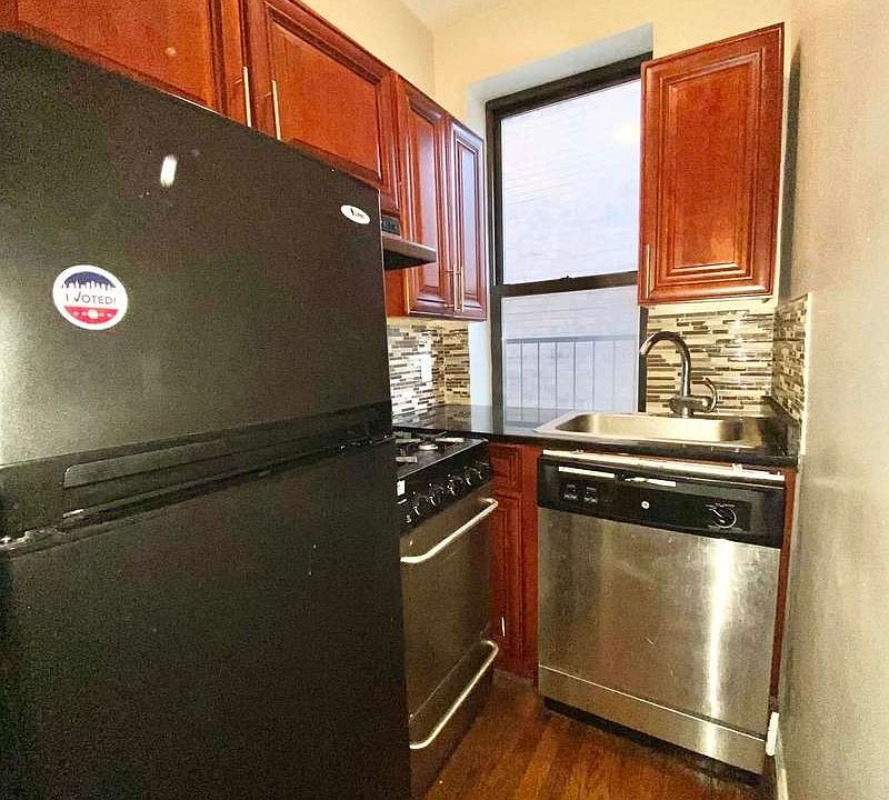 1st image of 1229 1st Ave #18B