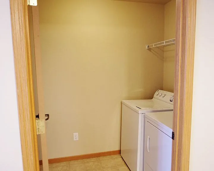 Belcastle Apartments — Photo 43