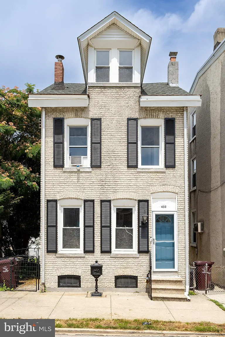 433 Grove St photo 1