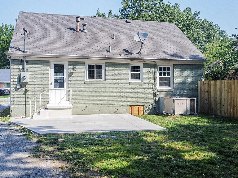 2522 Clay St — Photo 2