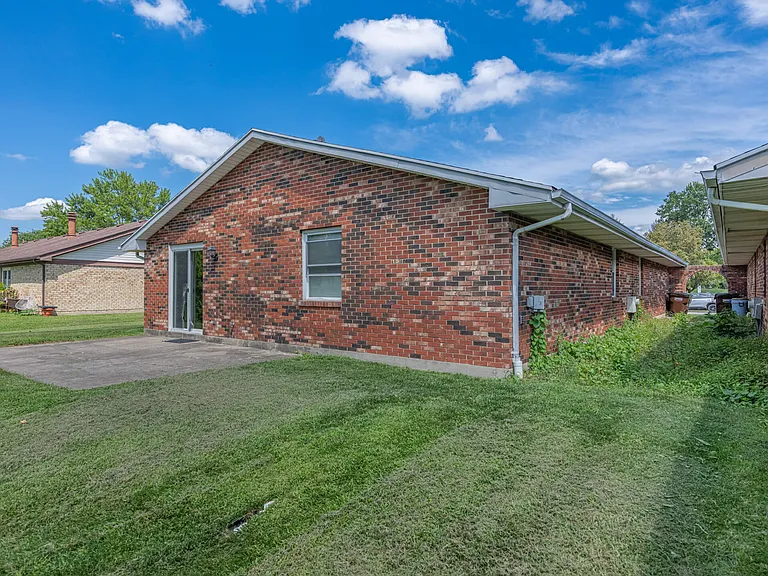 8717 Meadowcreek Dr — Photo 21