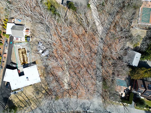 3rd image of 42 Hampton St