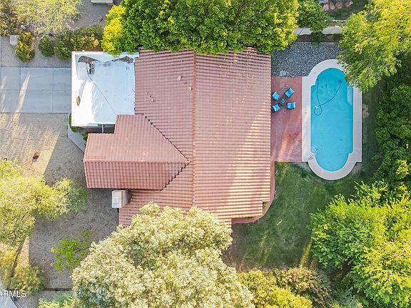 3rd image of 1312 E MARCONI Avenue