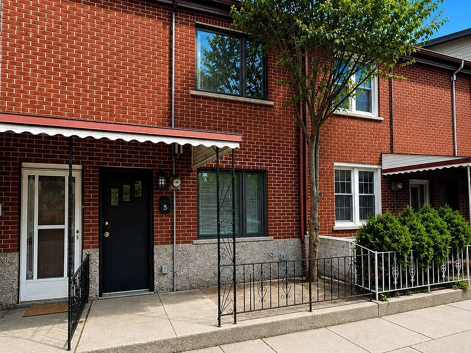 5 Henderson Ave