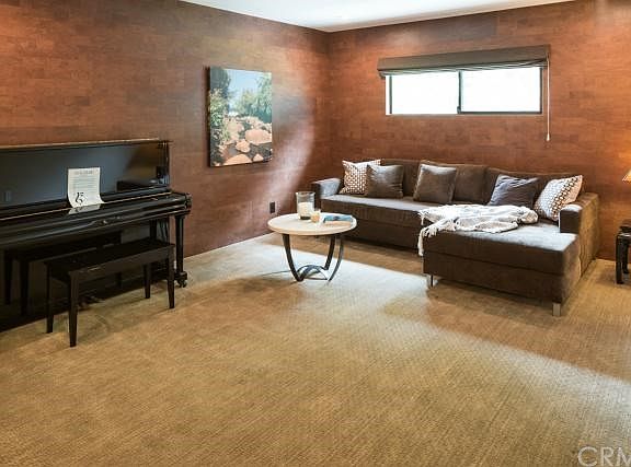 5th image of 2209 N Hobart Blvd