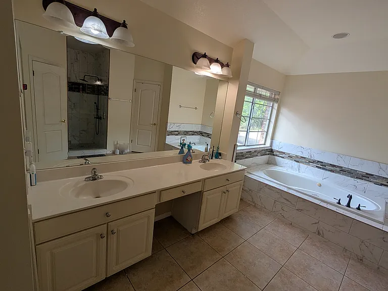 9910 Jasmine Creek Dr — Photo 31