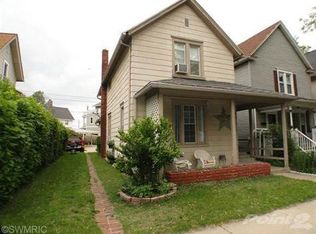 1440 Main St, Saint Joseph, MI 49085