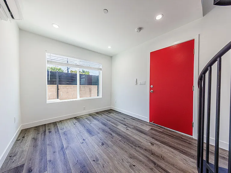 3015 Alsace Ave — Photo 33