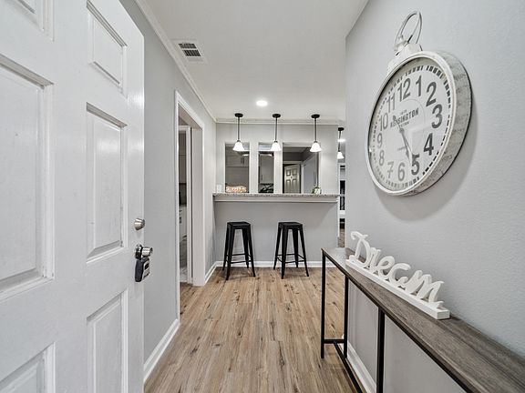 3rd image of 5918 Willow Glen Dr #5