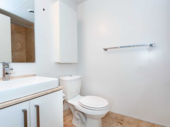 4th image of 12 York St #2001