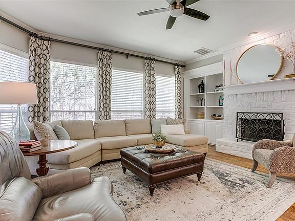 4th image of 701 Meandering Woods Dr