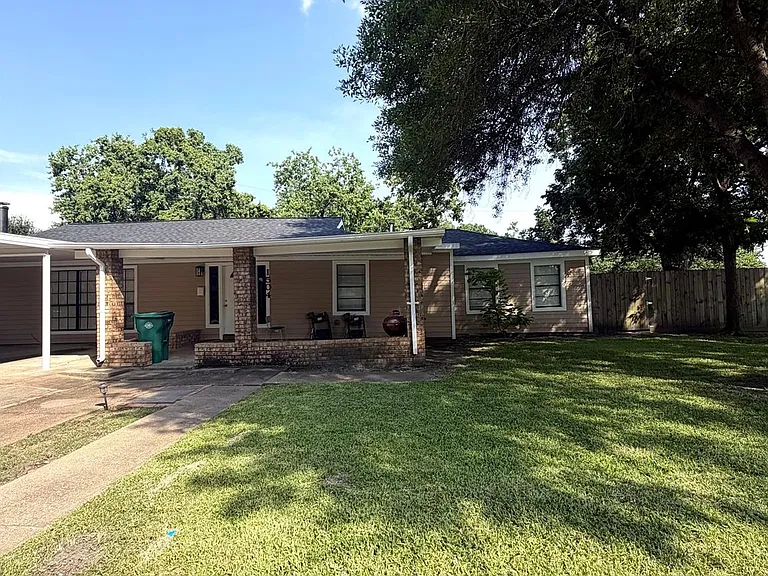 1504 Lawrence Ave — Photo 1