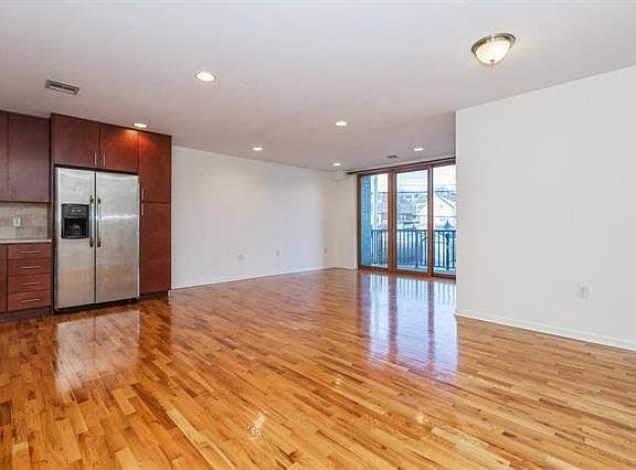 4th image of 17 Meadow Rd APT 307